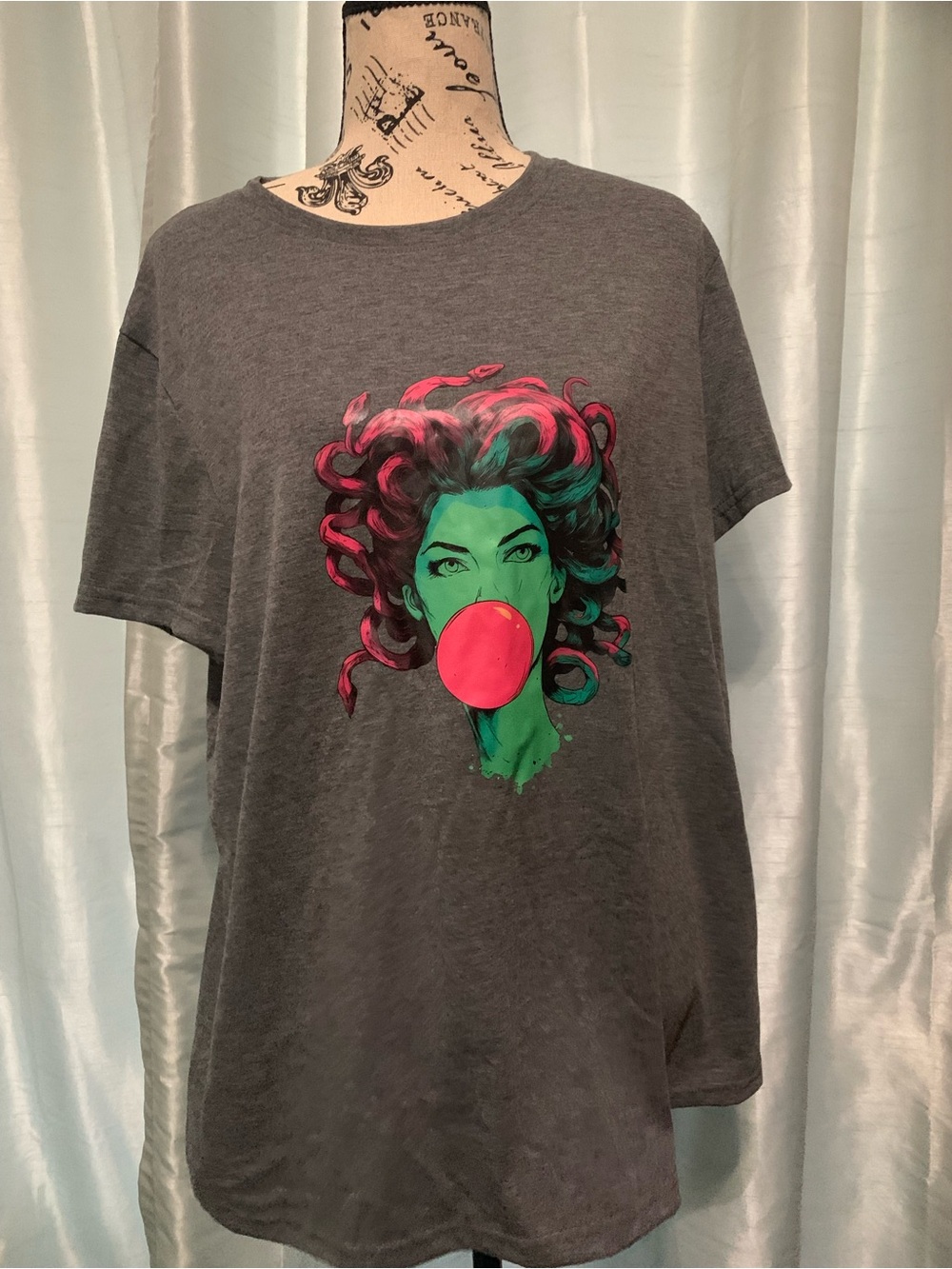 Graphic Bubblegum Medusa Tee - Gray with Pink & Green Artwork